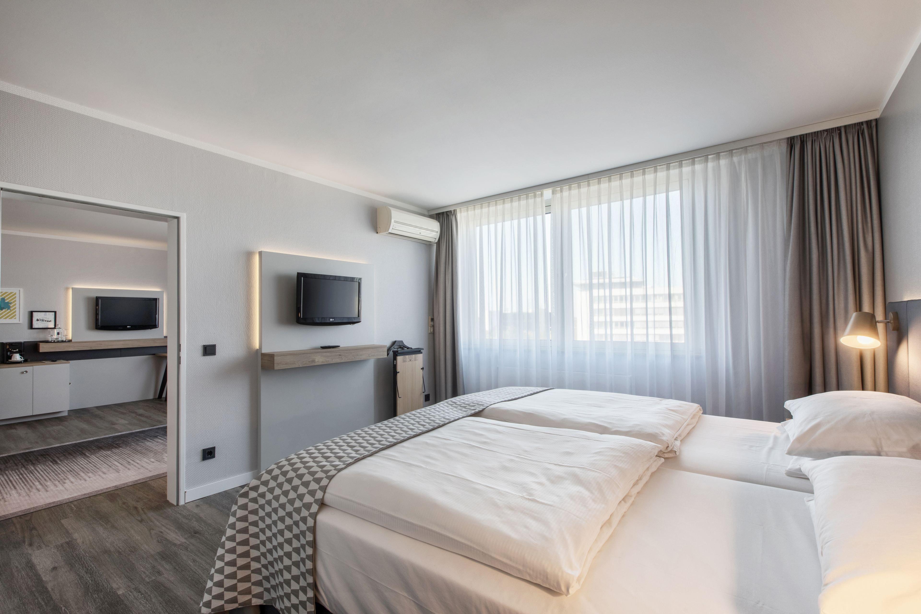 Holiday Inn Duesseldorf-Neuss By Ihg Exterior foto